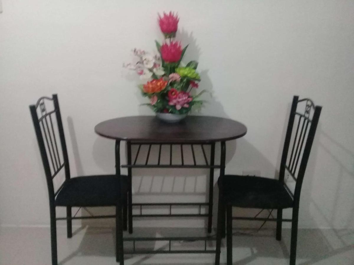 Emmanuel'S Service Apartment Near The Airport Manila Dış mekan fotoğraf